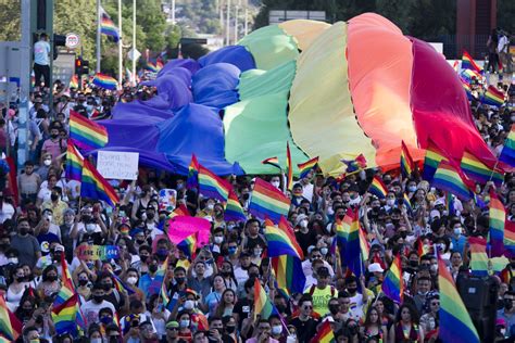 lesbianas en el colegio|Así discriminan a las personas LGBT en las aulas de clase